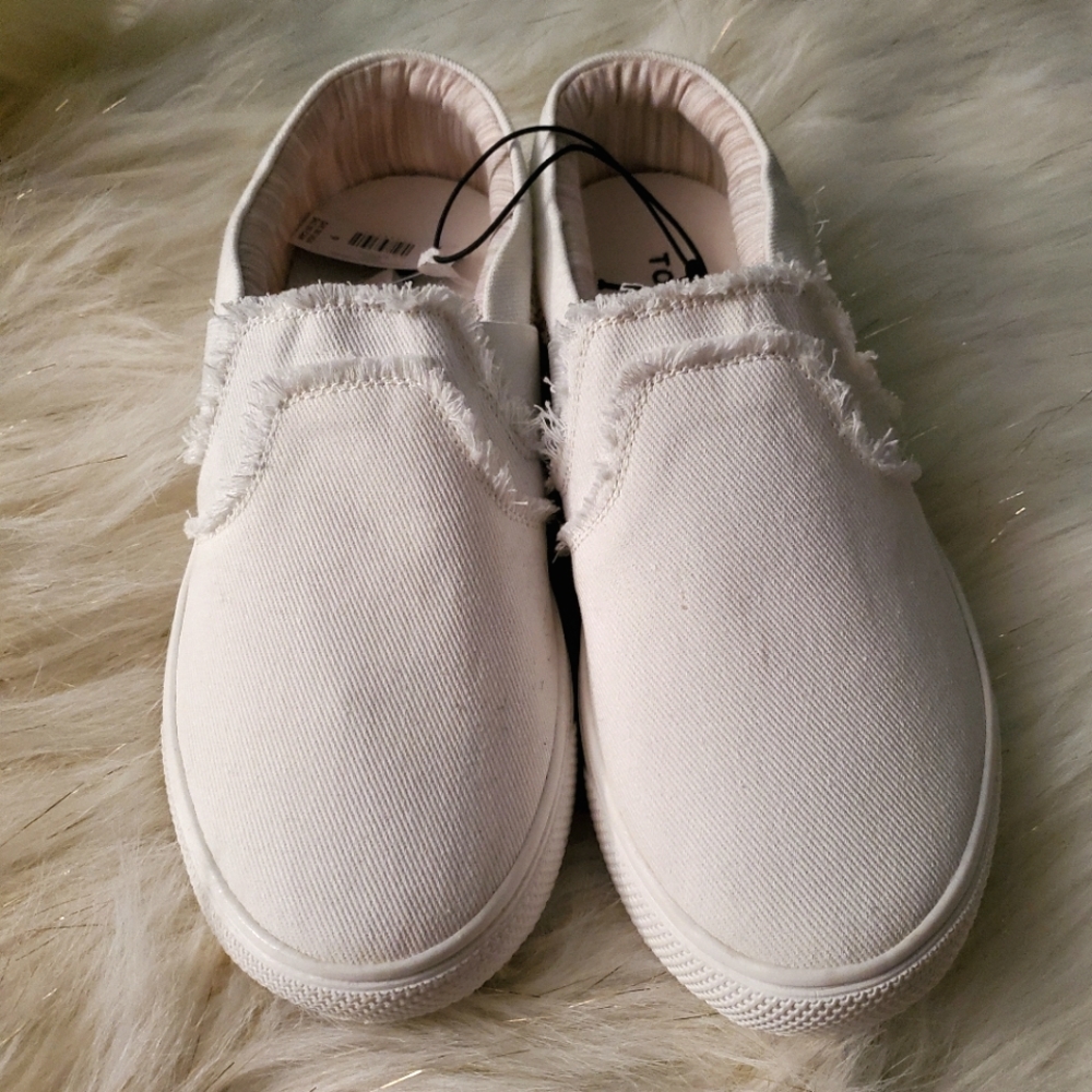 NWT Torrid White Frayes Slip on Sneakers Size 9